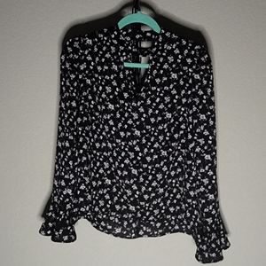 Women's Floral Flare Sleeve Top, size Medium